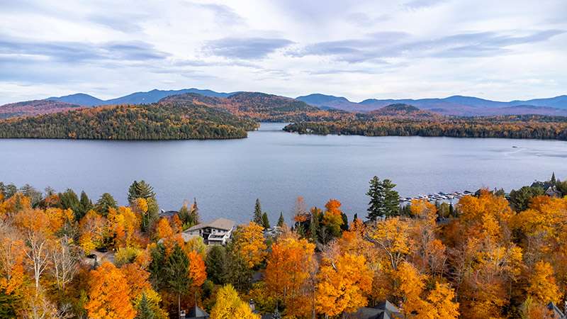 LodgeOnOverlookInLakePlacid Fall A Lake Middle