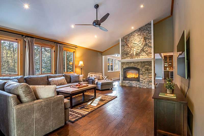 Little Guys Lodge - Living room with fireplace